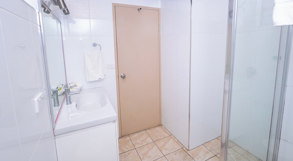 All Travellers Motor inn