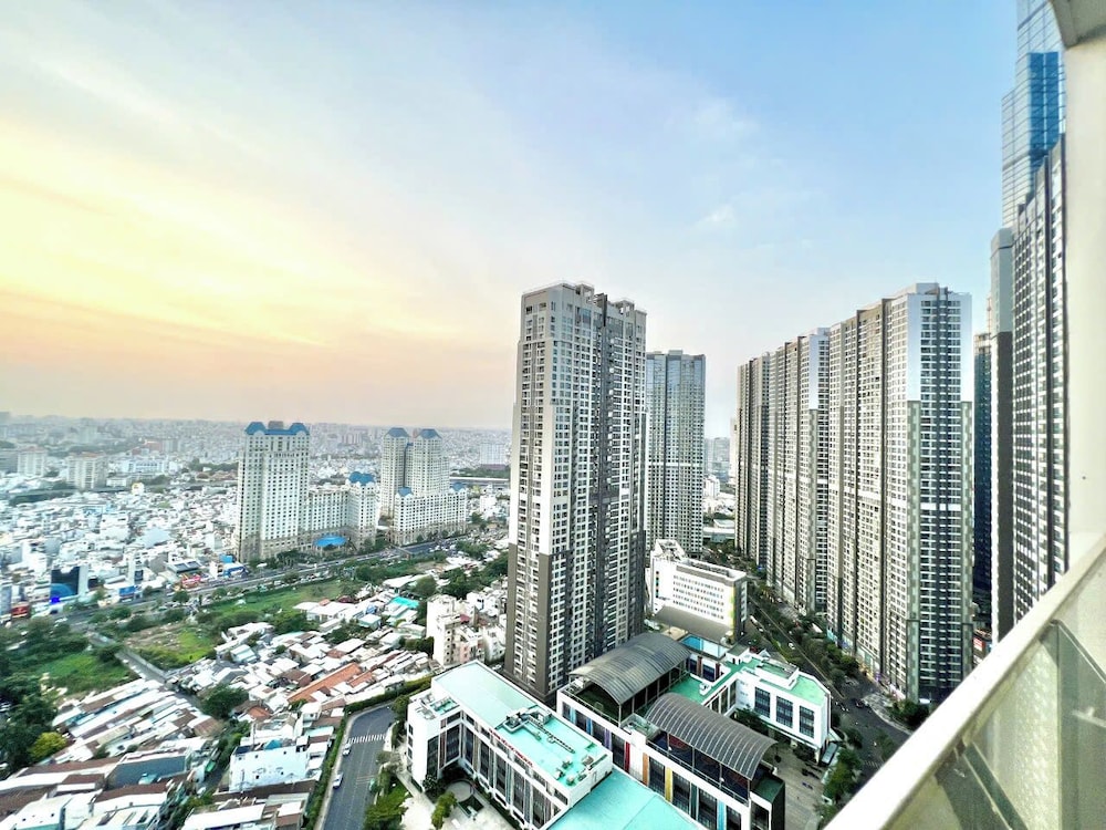 Apartment Landmark 81 by Urban Home