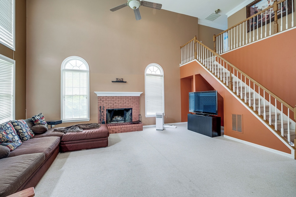 4 Mi to Dulles Airport: Spacious D.c. Area Home