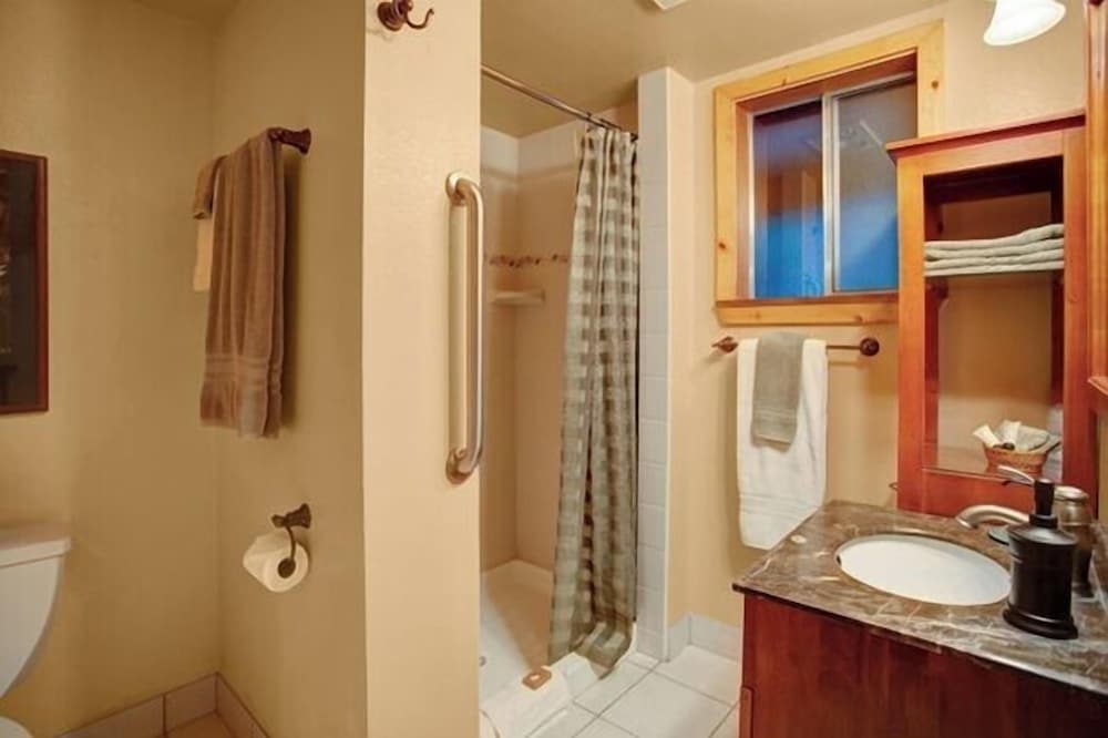 Reflections Inn