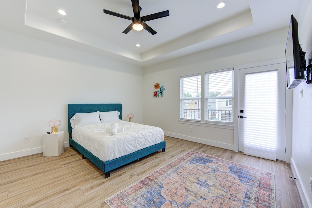 Prime EADO 4 BR Downtown Houston - Image 1