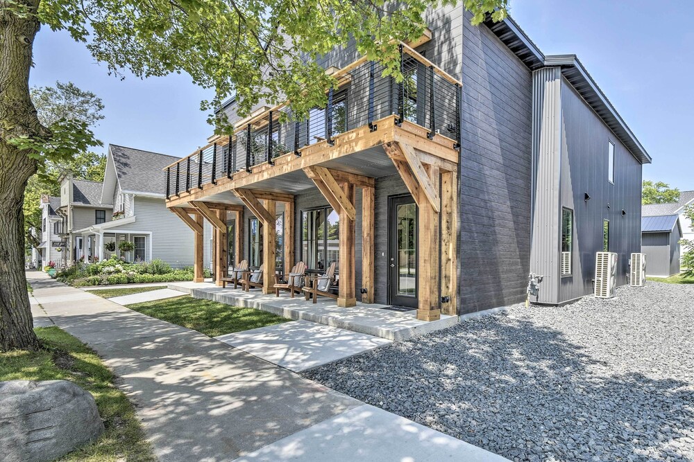 Elkhart Lake Townhome - 20 Mi to Sheboygan!