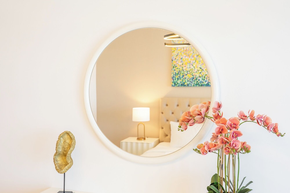 Czechin -Stylish 1BR in Elite Residences