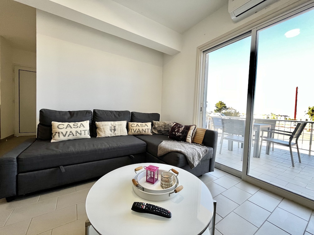 93 KAP - Stay Almyra House