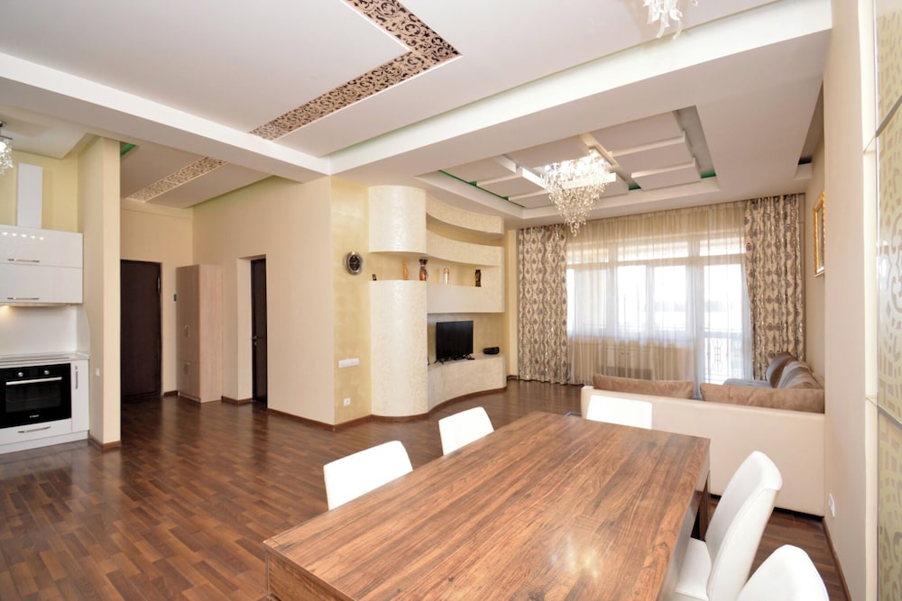 North Ave. Apartments by Luxe Group HH55
