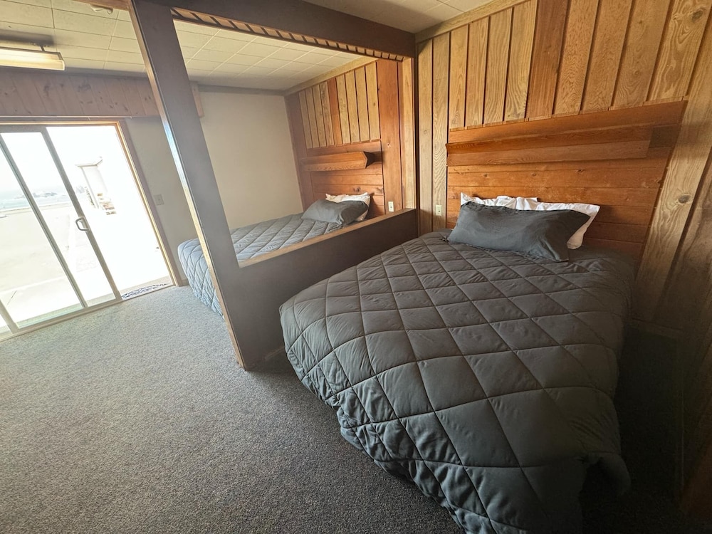 Sunset Oceanfront Lodging