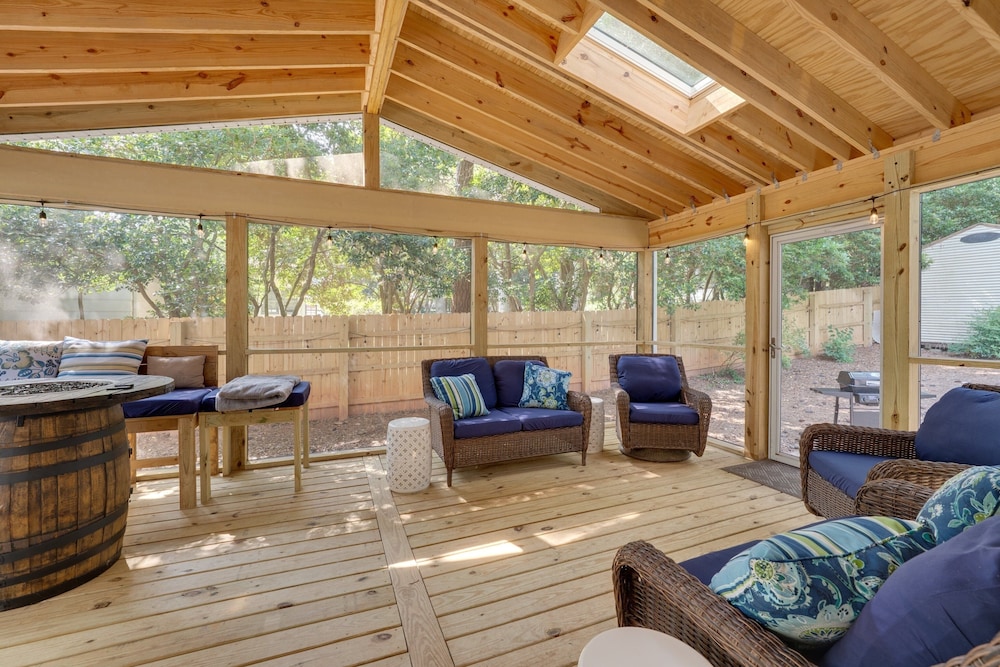 Relaxing Retreat Near North Hills & Downtown 3 Bedroom Home