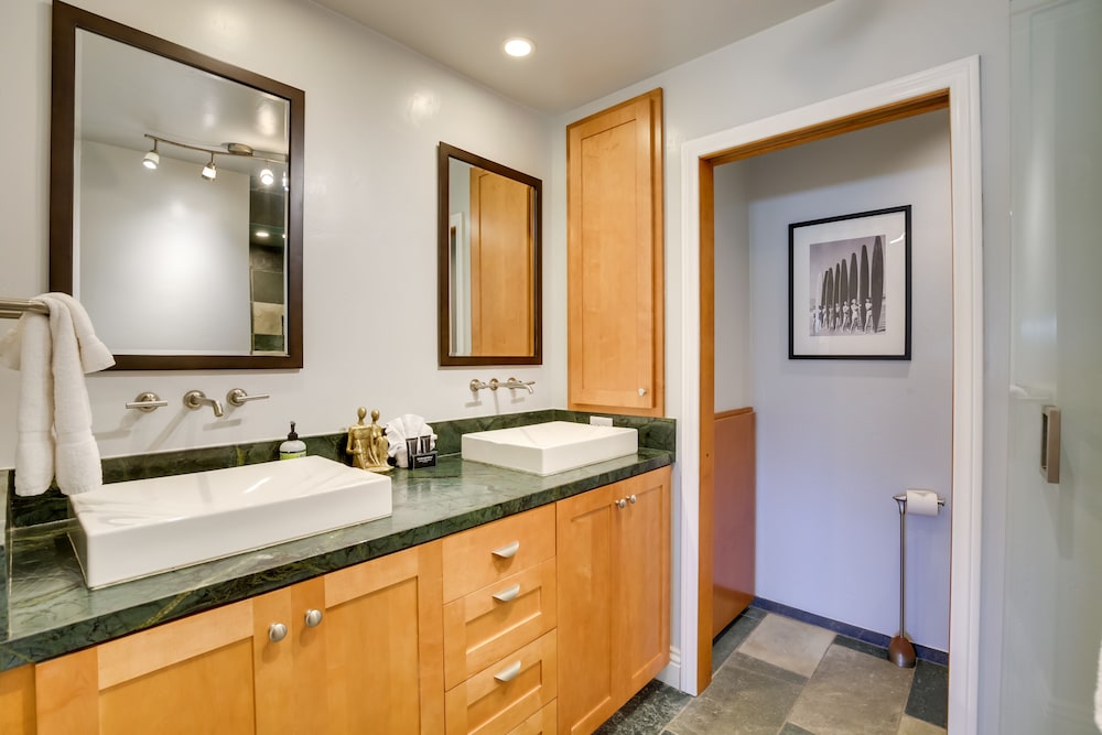 Solana Beach Condo w/ Community Pool, Beach Access