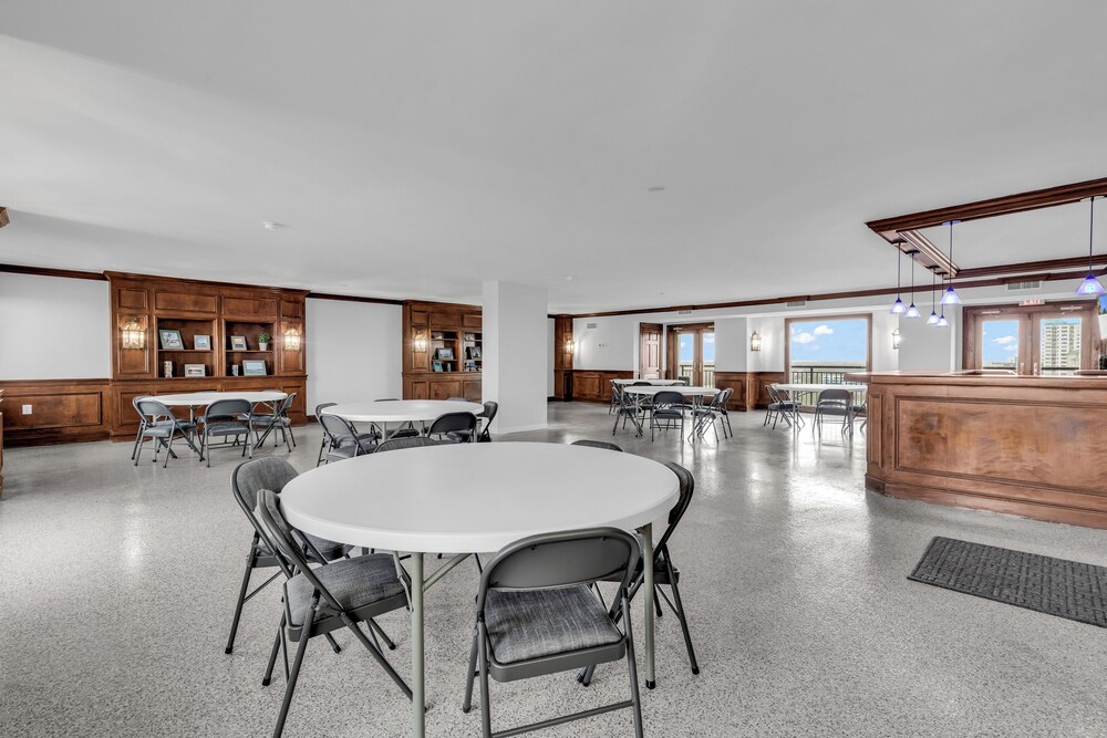 Bluewater Resort 1208
