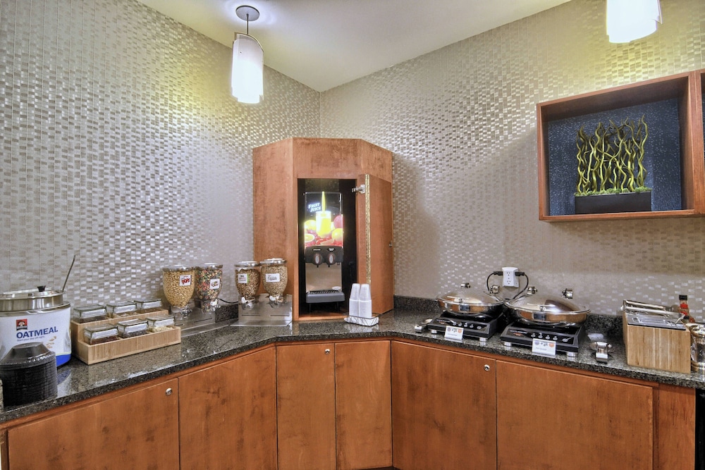 SpringHill Suites Detroit Southfield - Property Image 6