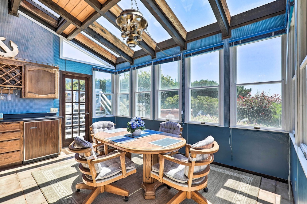 Oceanfront Irish Beach 'sea Haven' Home w/ Hot Tub