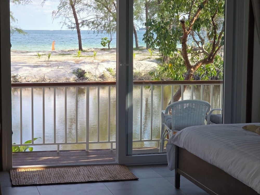 WHITE BEACH RESORT LONGSET