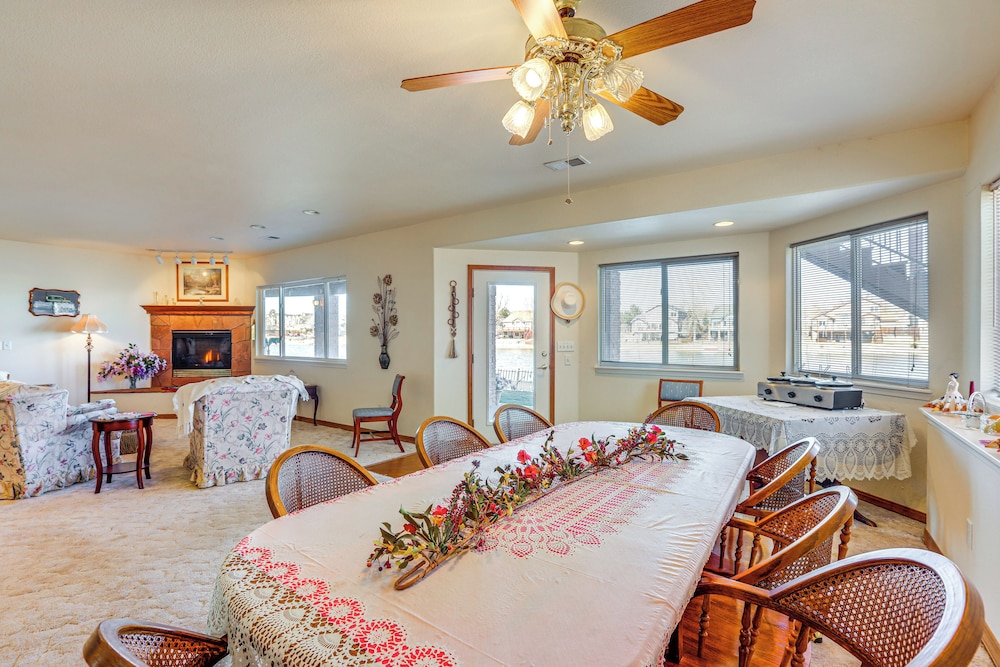 7 Mi to Dtwn Denver: Lakefront Gem w/ Dock!