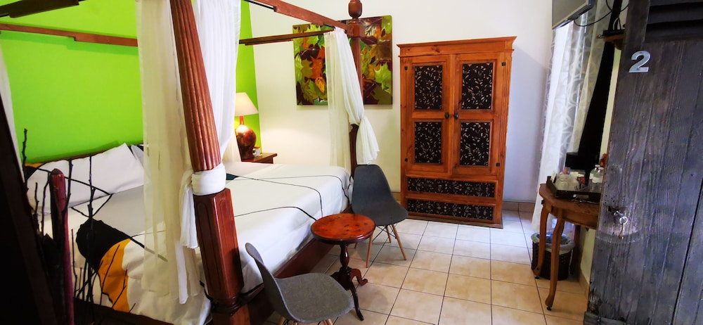 Hotel Rosa Morada