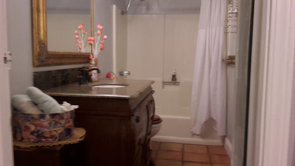 Pine Rose Inn