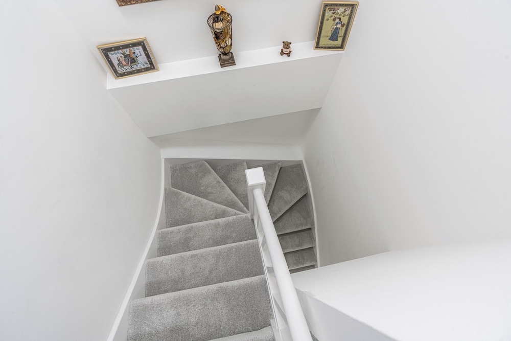 Duplex 2BR 2BA Flat Near Gloucester Rd Station