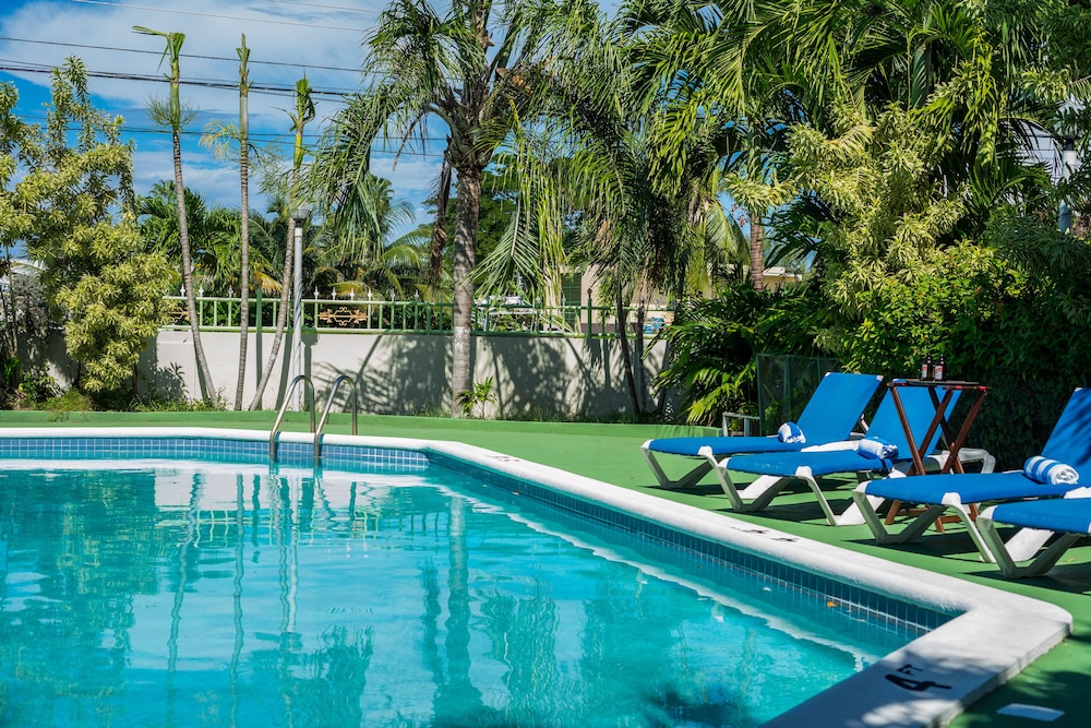 Jamaica Vacations - Holiday Haven Resort  Banquet Hall - Property Image 10