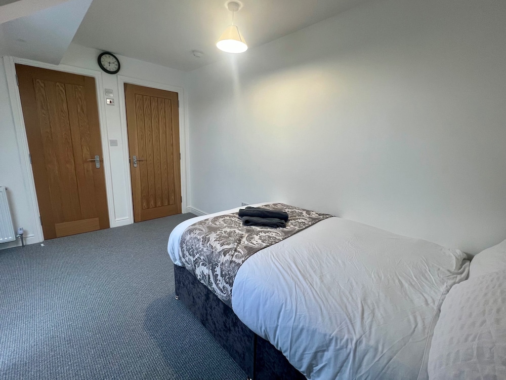 Construction Crew Quarters:5brfree Wifi & Parking