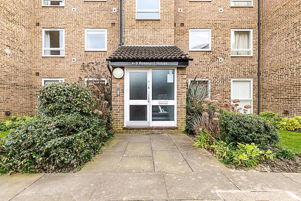 Bright 2-bed Home Near Putney Riverside