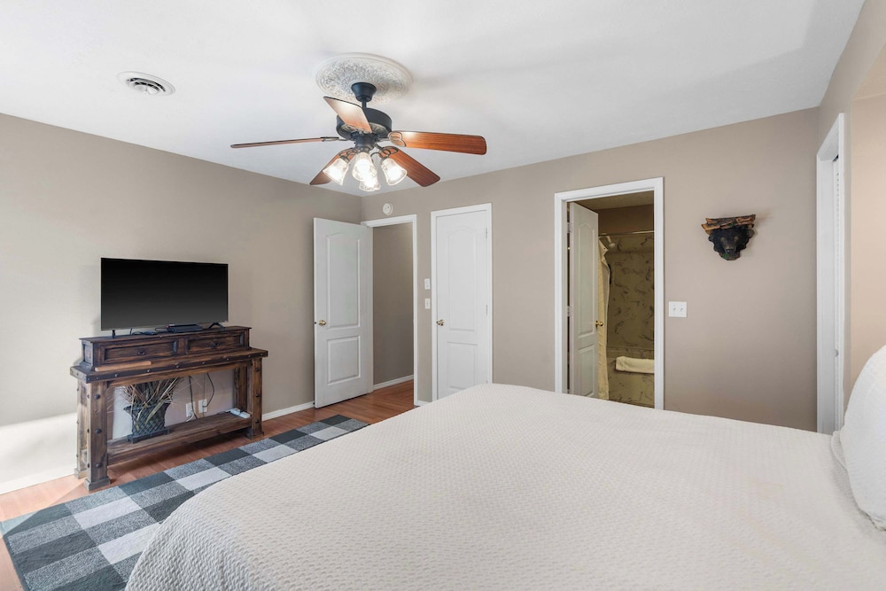 River Song Condo for 4