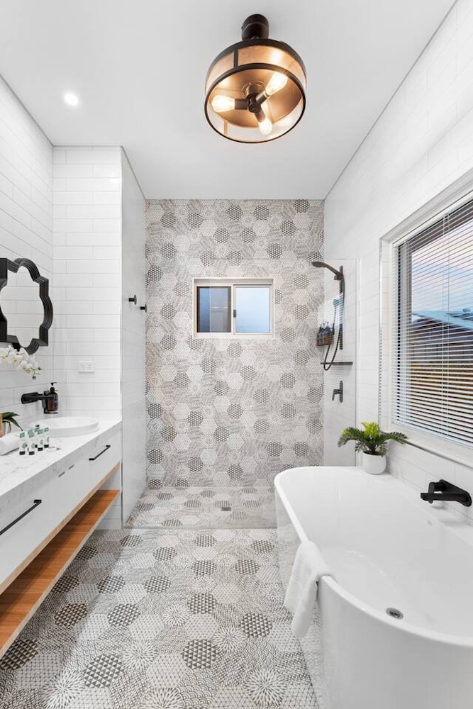 Zenhouse Solstice Designer 4-br Executive Retreat