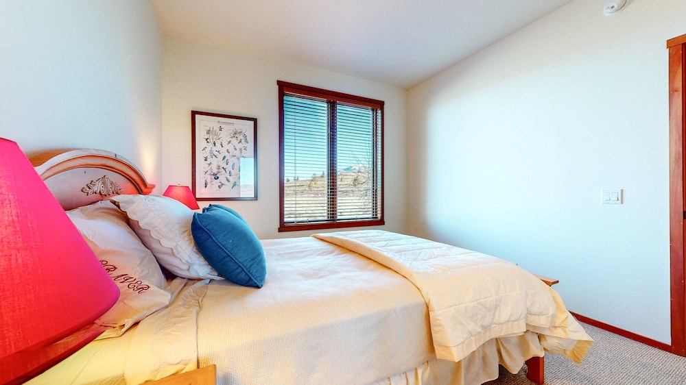 Snowcreek V #819 4 Bedroom Condo