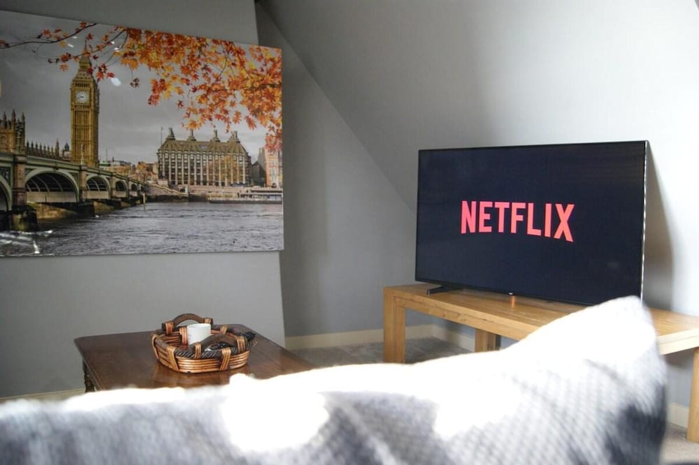 Georgianstyle-2bed-smarttv-freeparking view 3