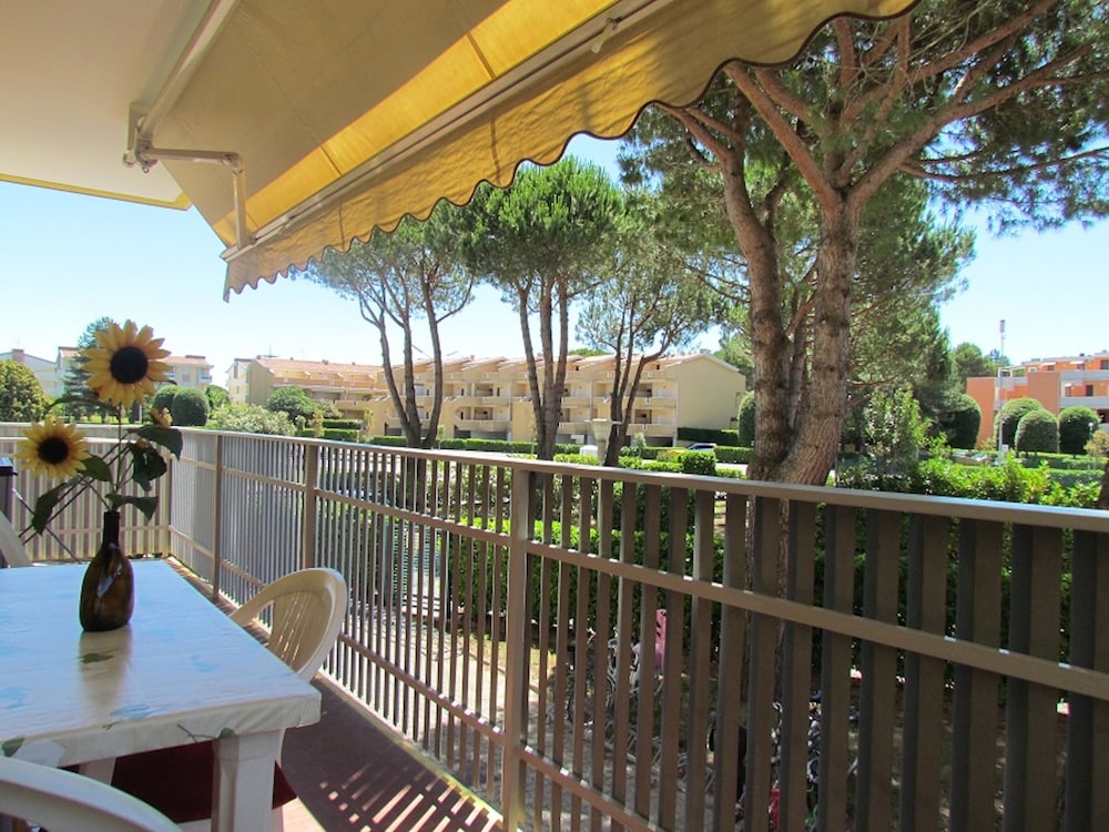 Studio With Terrace and Pool