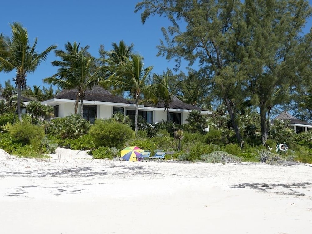 Hohum - Private Beachfront House On Exclusive Windermere 3 Bedroom Home
