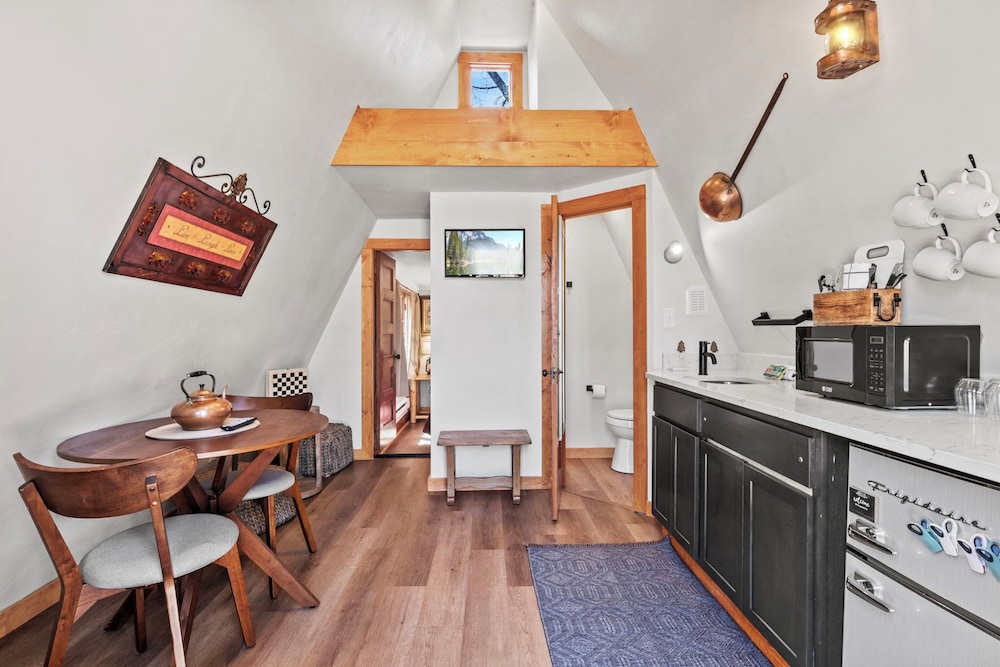 Timber Lodge Cabin 4