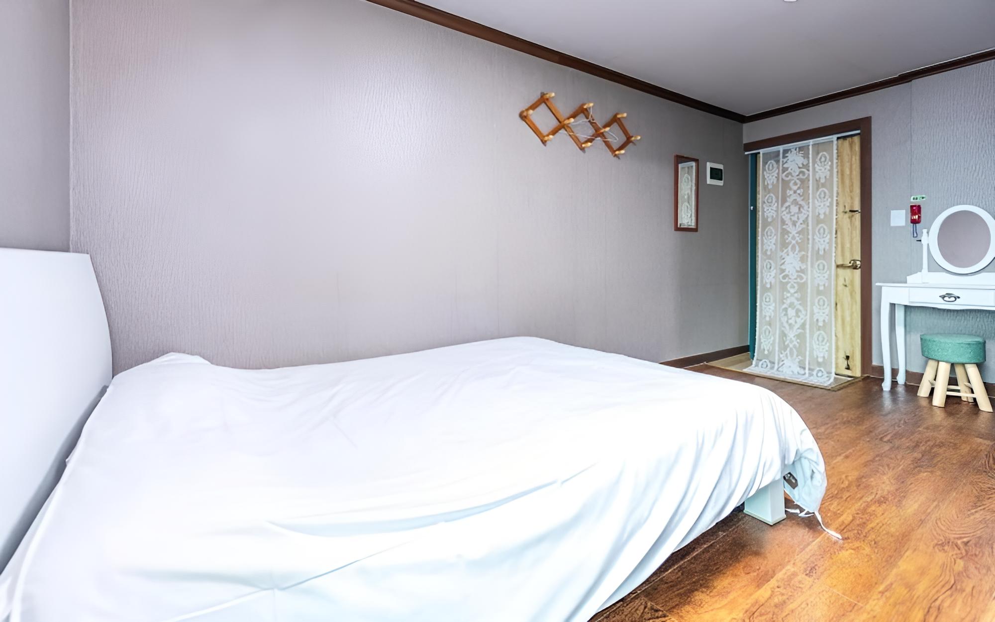 Goseong Naiaseu Pension