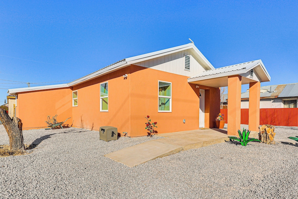 3 Mi to Elephant Butte Lake: Cozy Retreat!