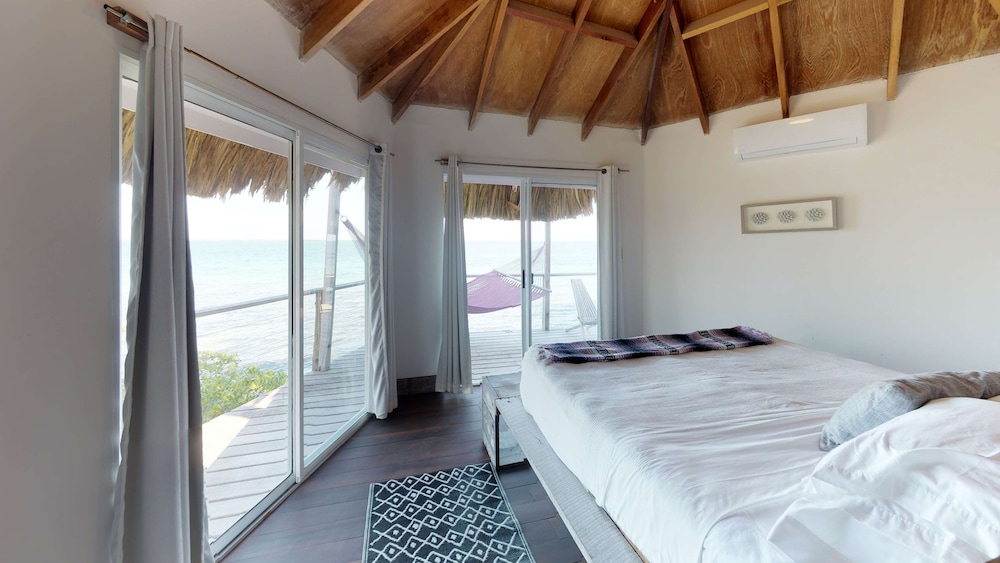 Thatch Caye, a Muy'Ono Resort