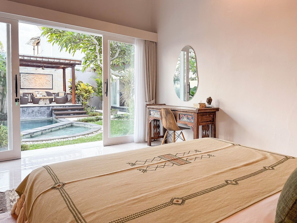 Villa St Calyx by DVH Luxe Retreats 3BR