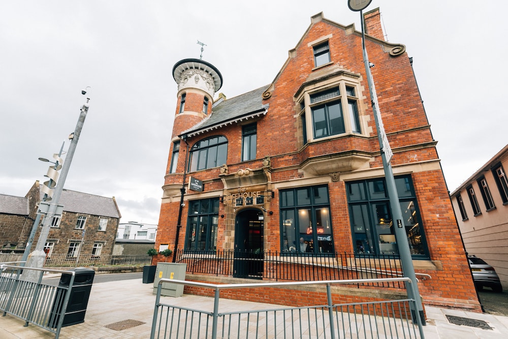 Hotel Bank Apartments - Image 1