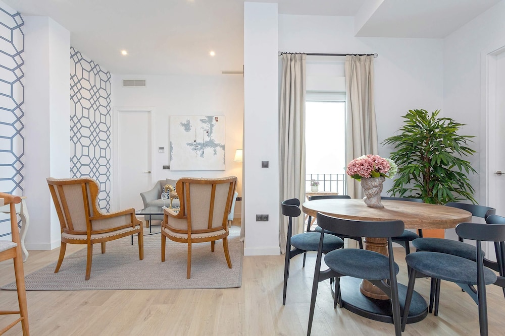 Genteel Home Teodosio