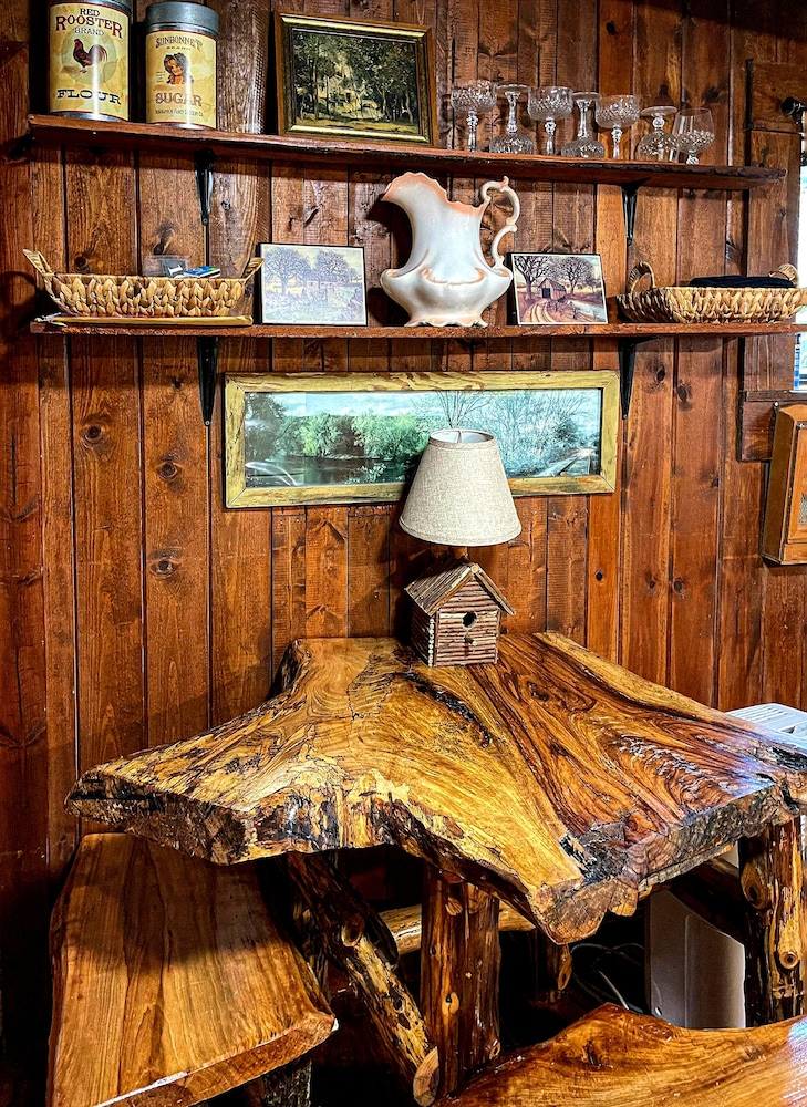 Bear Creek Lodge and Cabins in Helen Ga - Pet Friendly, River on Property, Walking Distance to downtown Helen