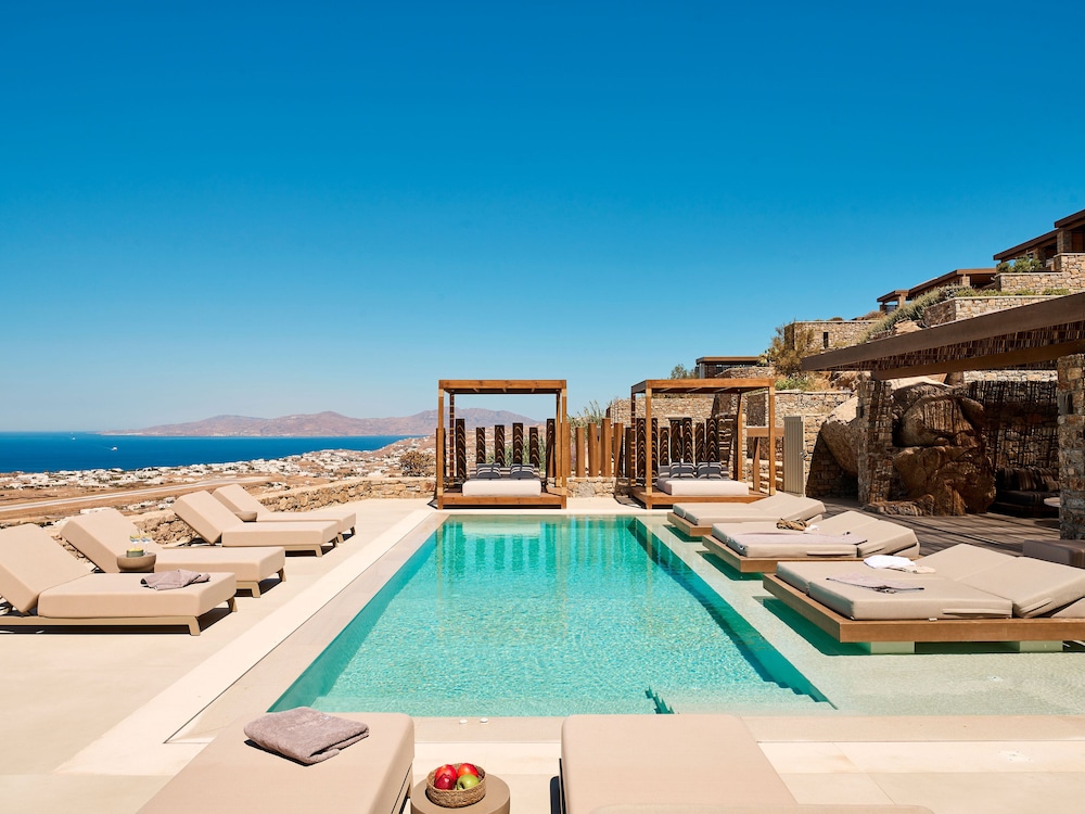 Kounoupas Complex by Mykonos Rocks