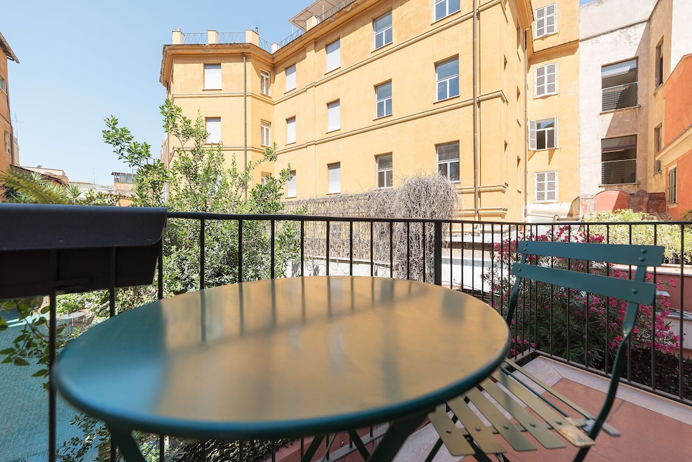 Santa Prassede Rooftop Terrace Studio