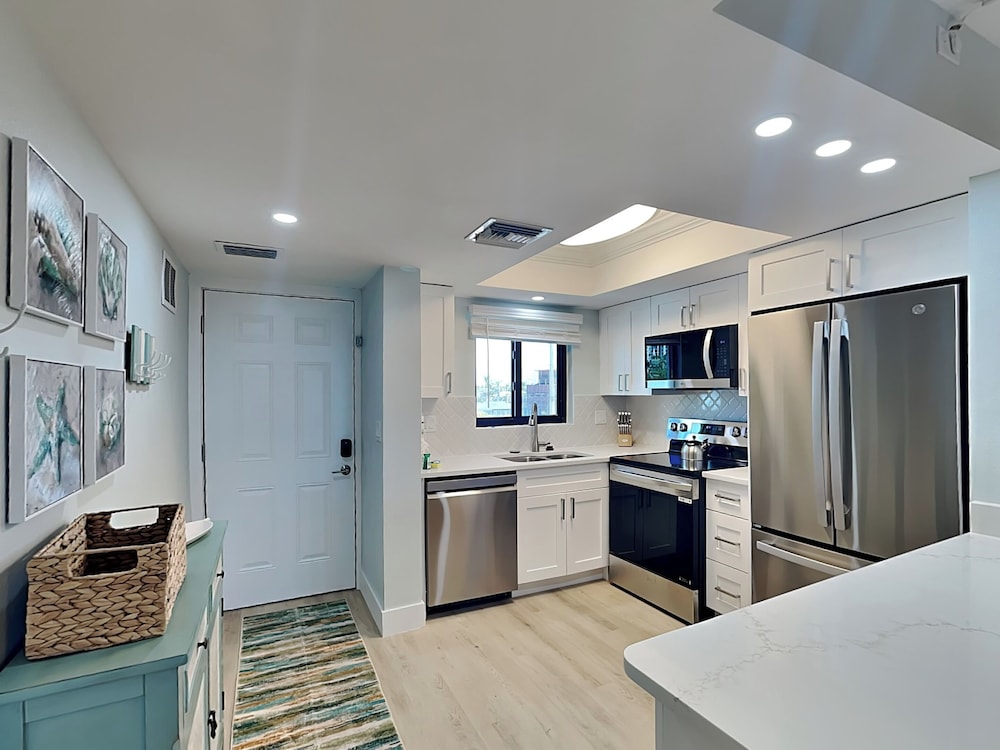 Seaside 2 by Distinctive Beach Rentals