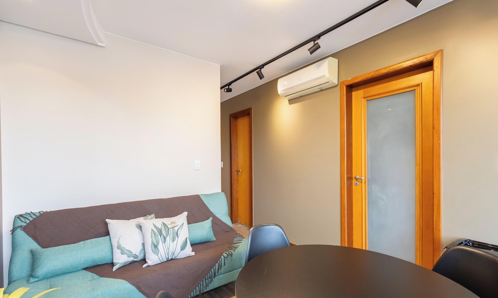 Modern apt in Sudoeste w/ A/C & Wi-fi Cls0101