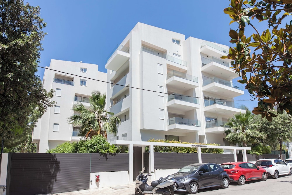Marousi 2 Bd Luxury Living w Shared Pool