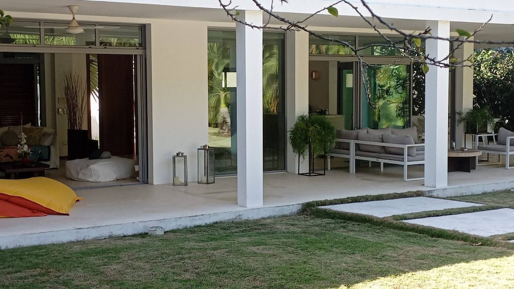 Villa Joyosa- Las Terrenas Beachfront Villa