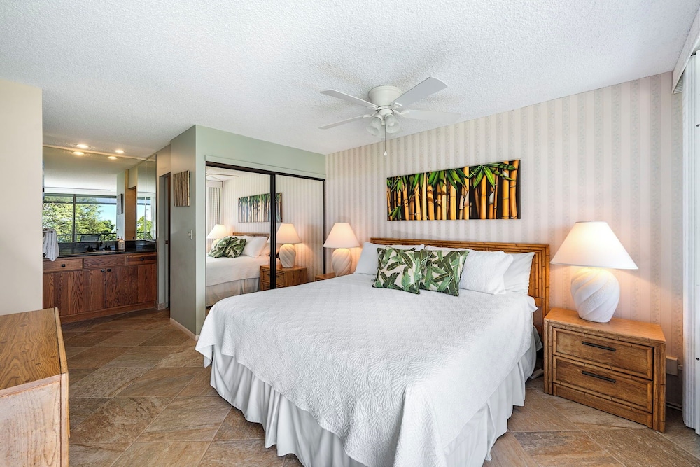 2 Bedrooms + Loft - Sleeps 6 - Ocean & Golf Views - Lanai - Vrkcv