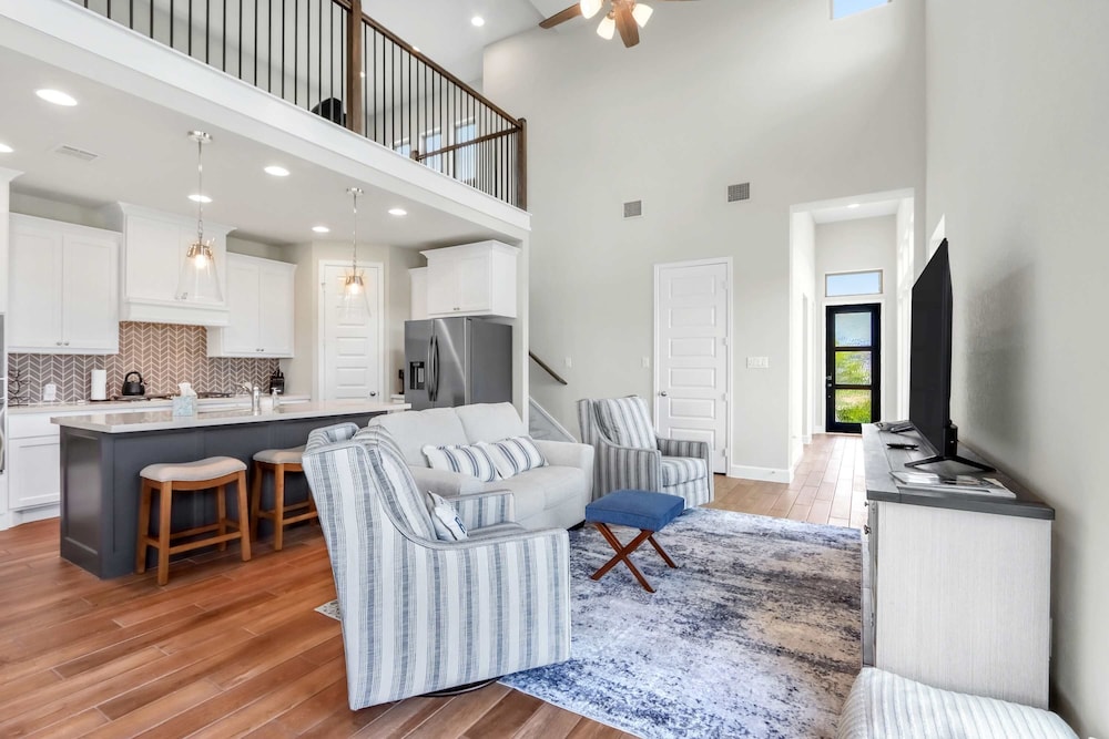 Dakota Cottage - Stay for 10