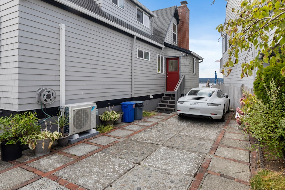 Beachfront Historical Home in University Place! view 4