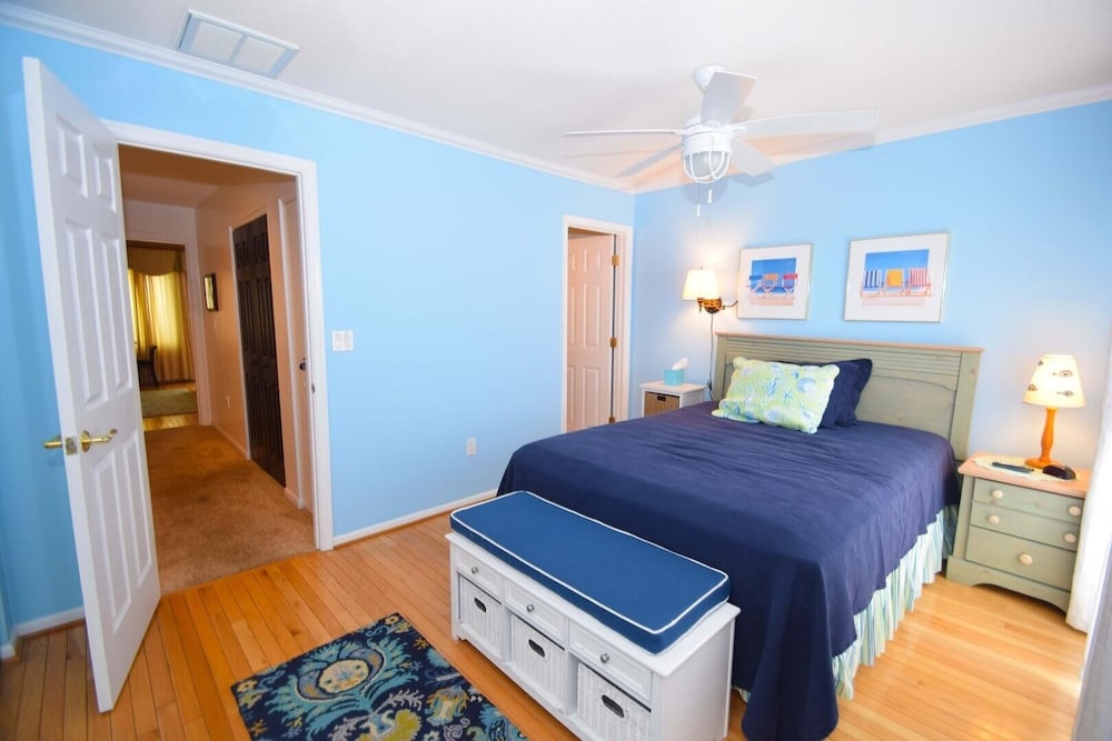 Harbour Island 46G 2 Br townhouse by RedAwning