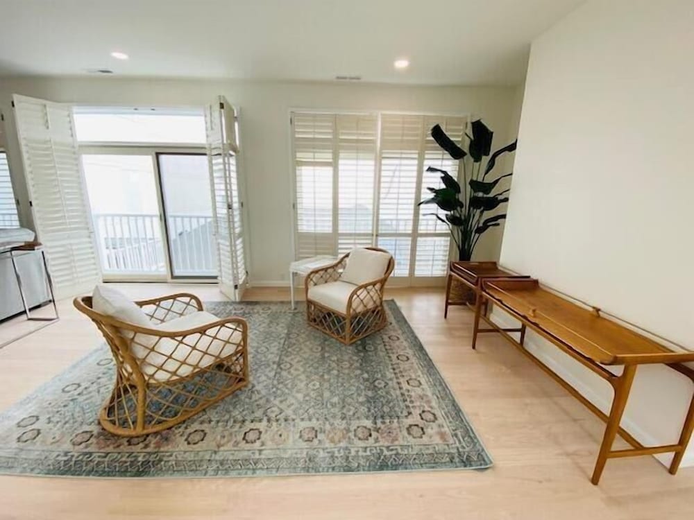 Olive Avenue 1C