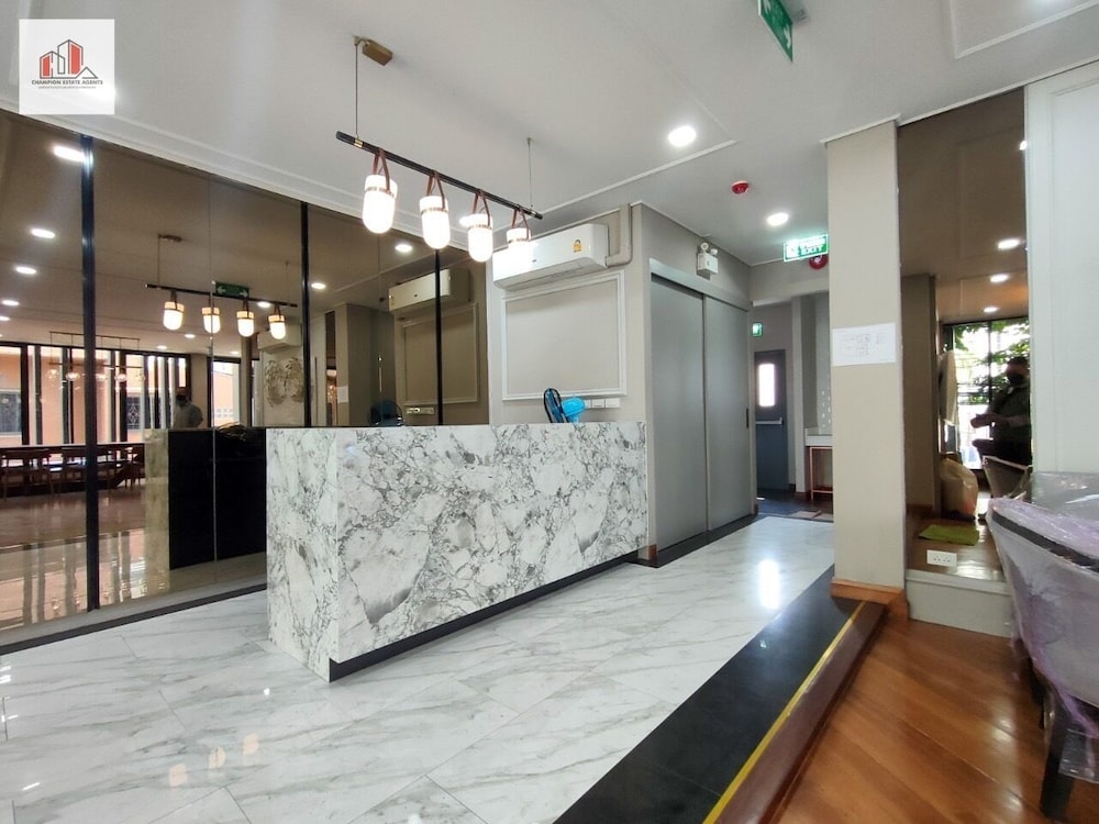 Poshtel 56