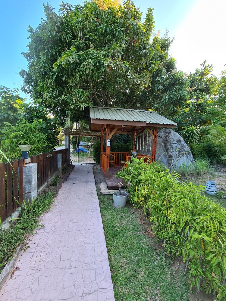 La Digue Luxury Beach Bungalow Spa & Gym